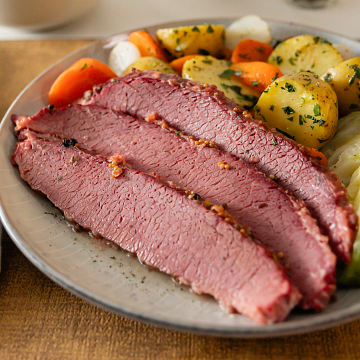 Classic Corned Beef with Cabbage & Potatoes